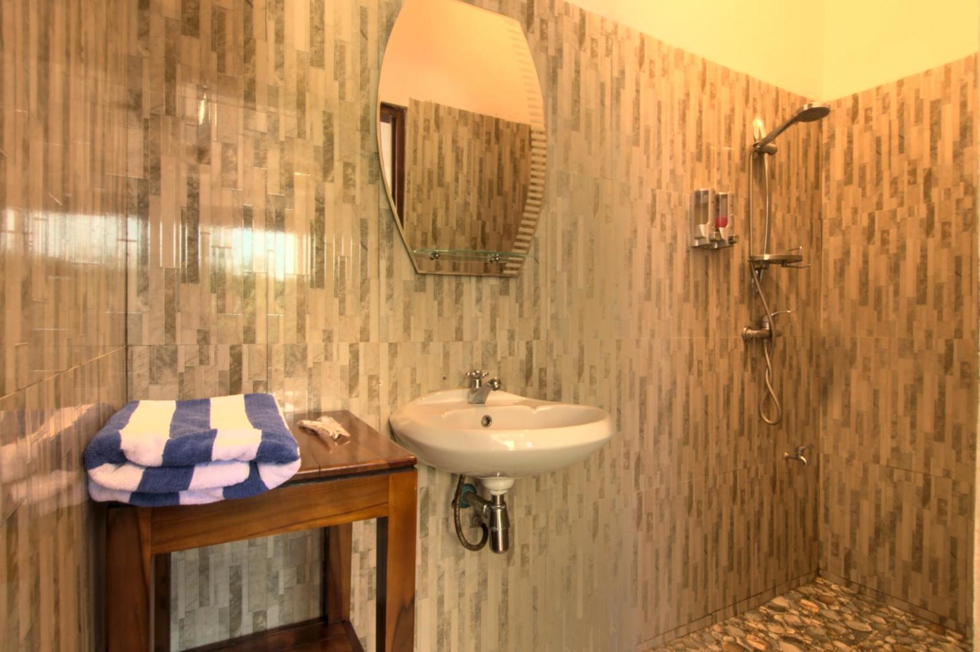 Hotel Bonne Nuit 纳闽巴霍 外观 照片